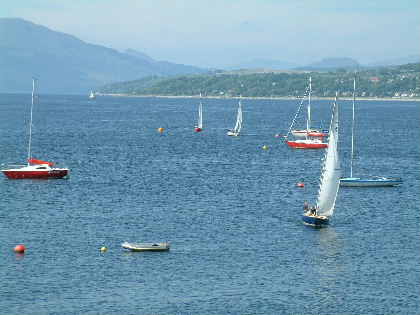 Pipers approaching the start