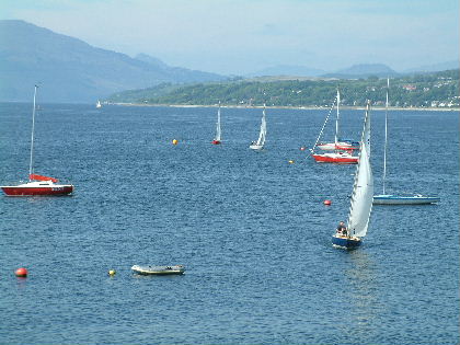 Pipers approaching the start