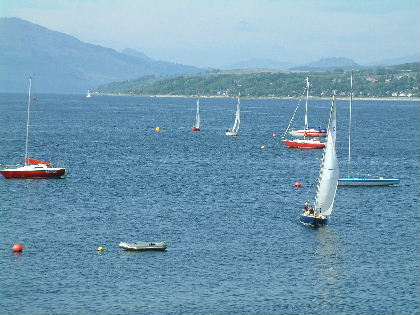 Pipers approaching the start